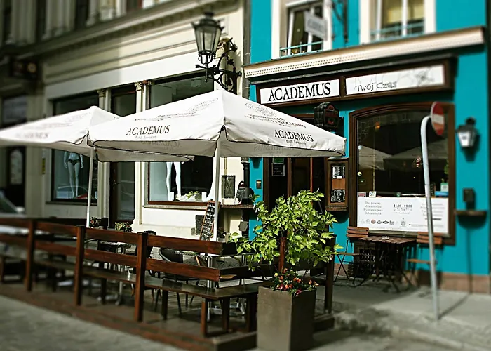 Academus Pub & Guest House